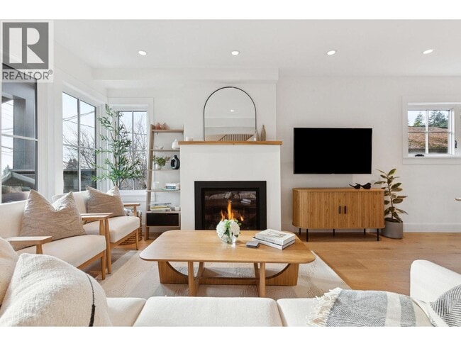 Building Photo - 230 28th St E