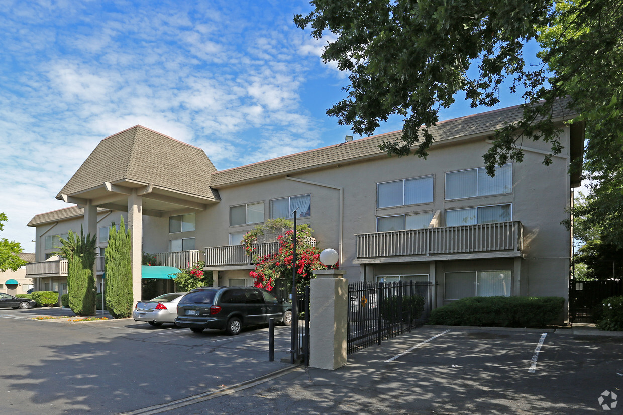 Primary Photo - Pavilion Townhomes