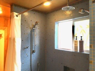 Ducha grande. - 2619 Yale Terrace E