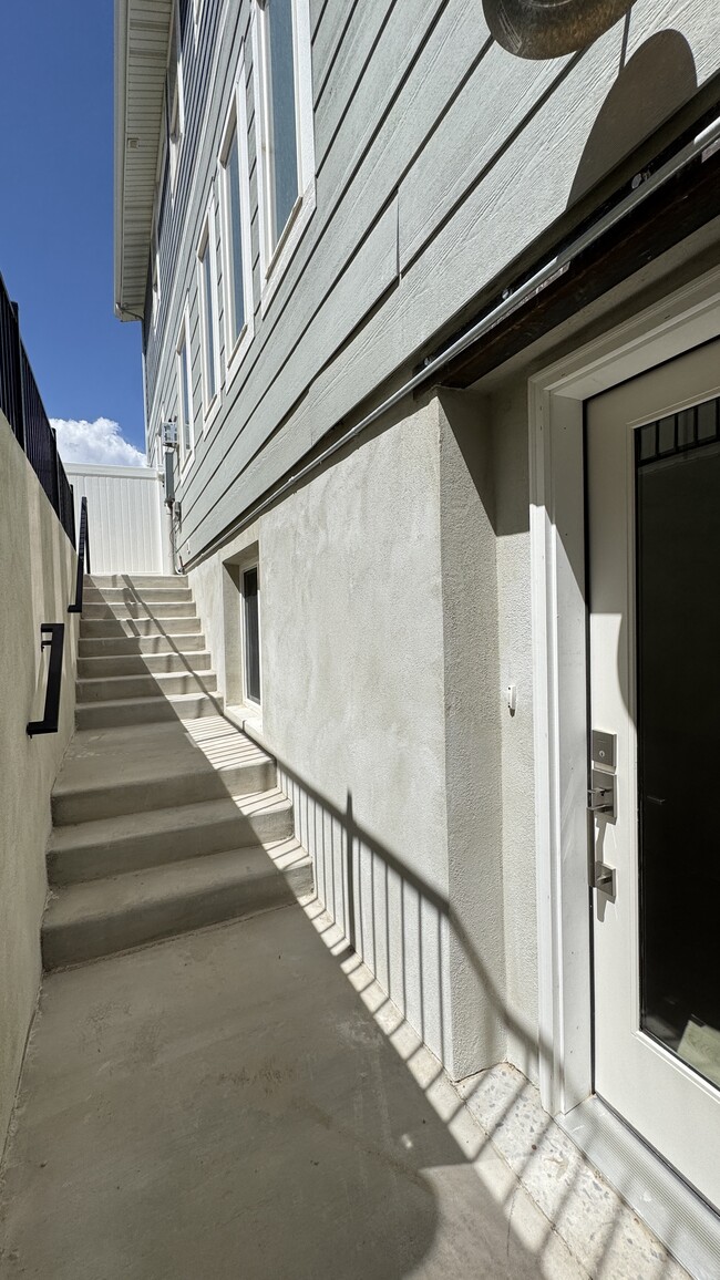 Building Photo - 15069 S Peace Dr