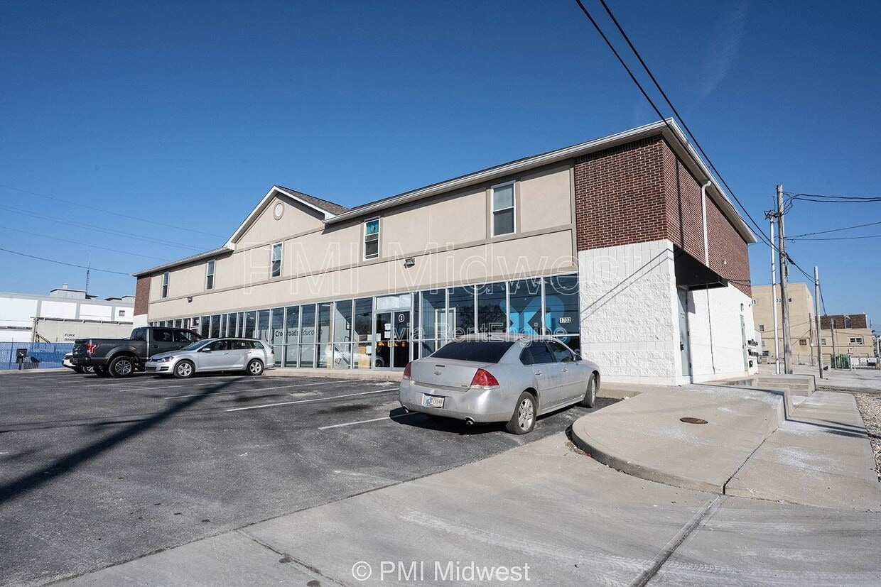 Primary Photo - 1702 W Michigan St