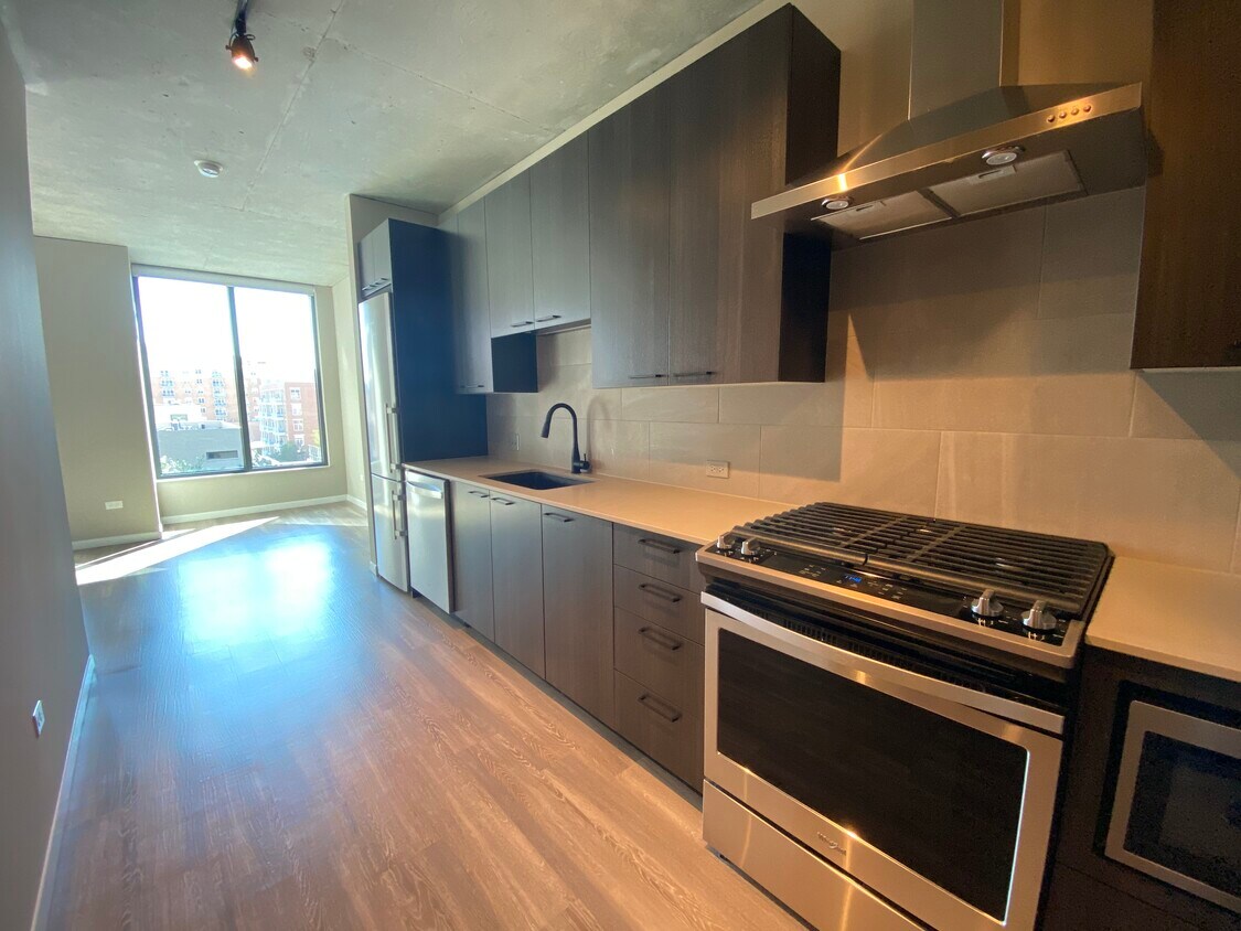 Foto principal - 932 W Madison St