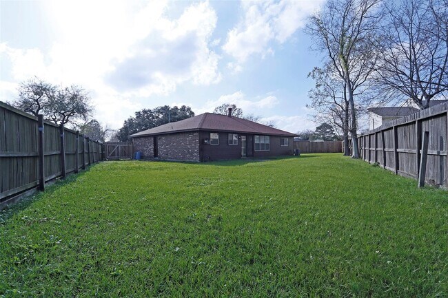 Foto del edificio - 1418 Crawley Ct