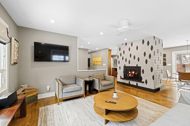 Foto del edificio - 9591 Hillside Dr