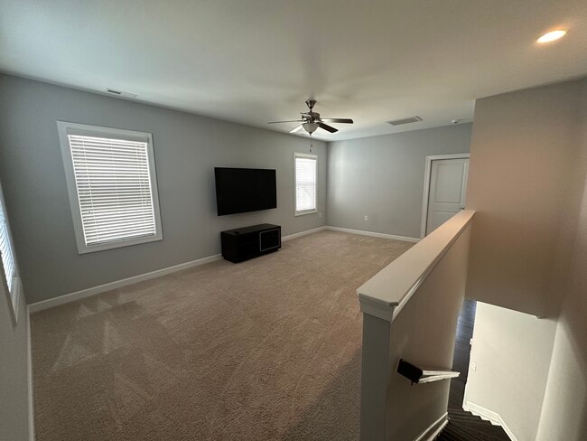 Building Photo - 405 Old Dairy Dr