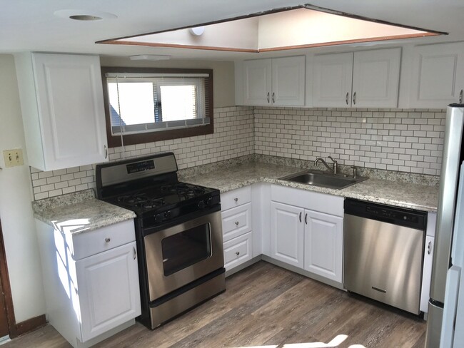 Building Photo - 2417 W Vermijo Ave