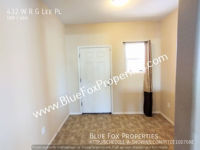 Foto del edificio - 432 W R G Lee Pl