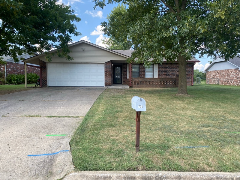 Foto principal - 704 Fairfax Dr