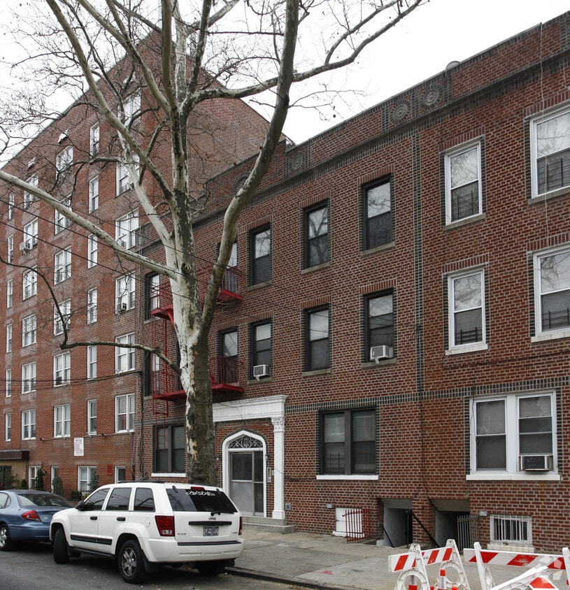 Primary Photo - 442 E 34th St