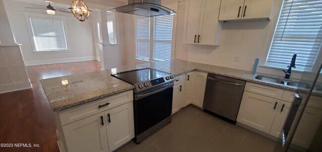 Foto del edificio - 347 W 17th St