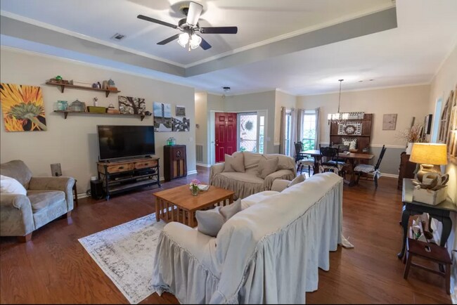 Living Room, looking at front door - 1102 Baywood Rd
