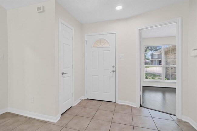 Building Photo - 10322 Ivy Oaks Ln