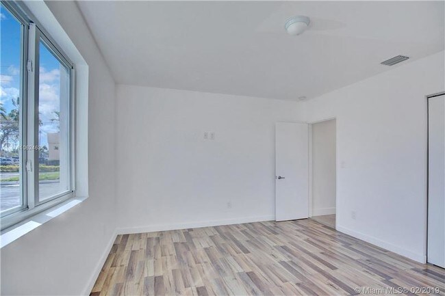 Foto del edificio - 1901 NE 185th Terrace