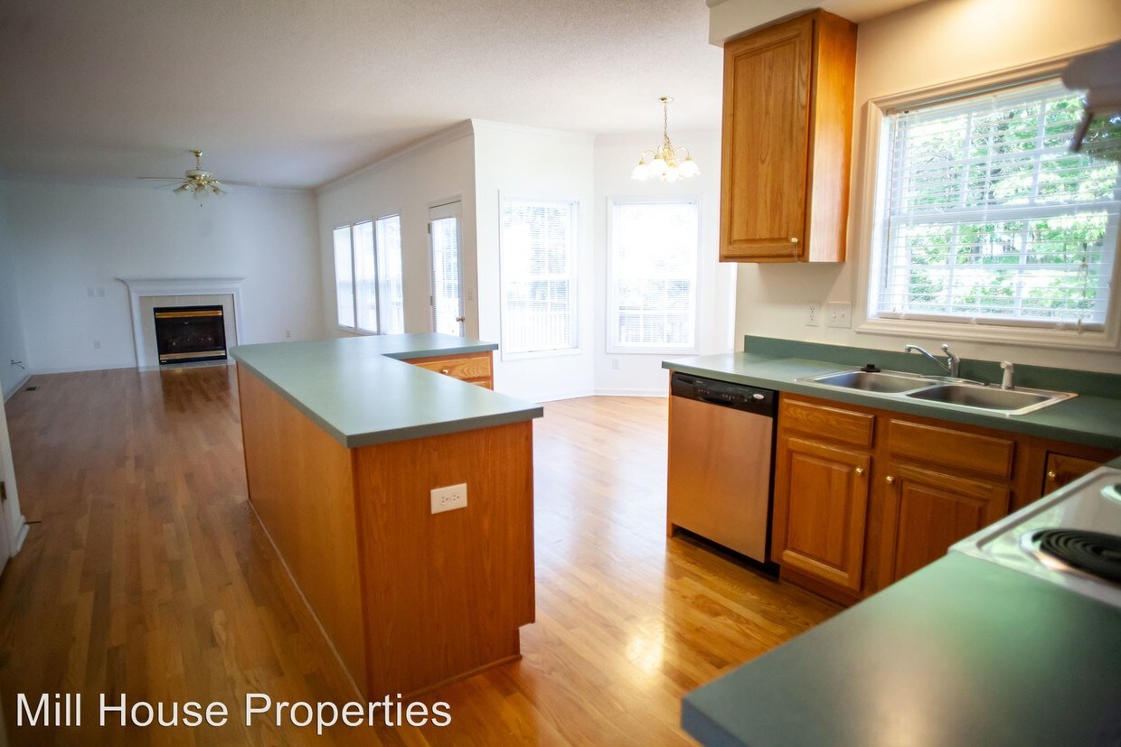 Primary Photo - 4 br, 3 bath House - 202 Glenmore Road