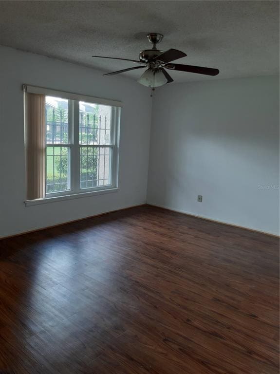 Building Photo - 824 Town Cir