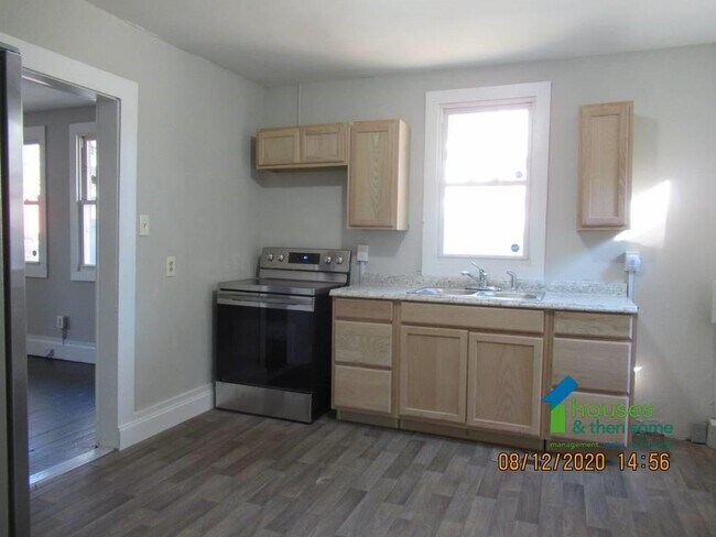 Foto del edificio - 107 Ackley Rd Ext