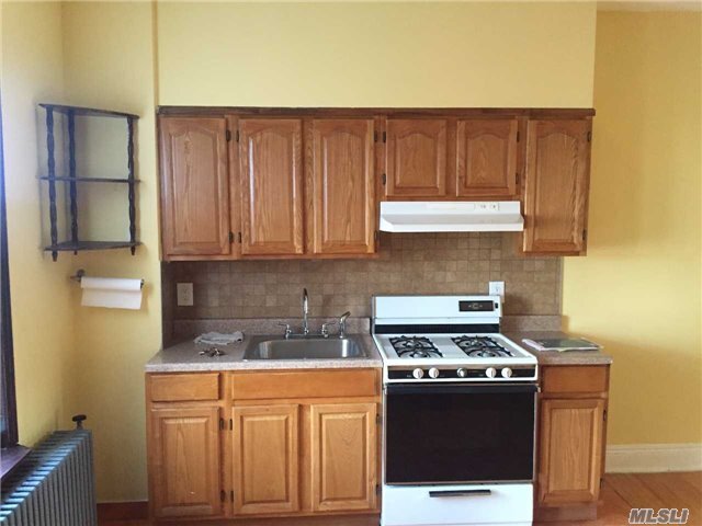 Building Photo - 665 Metropolitan Ave