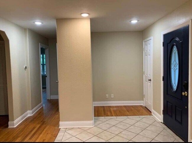 Foto del edificio - 204 Lindsey Ave
