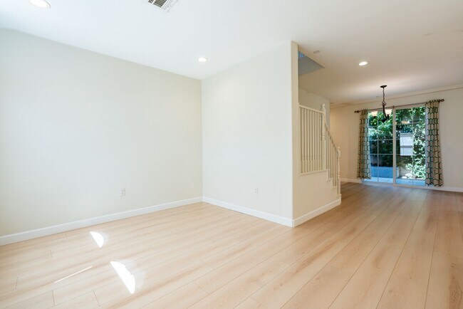 Building Photo - 111 E McLean St