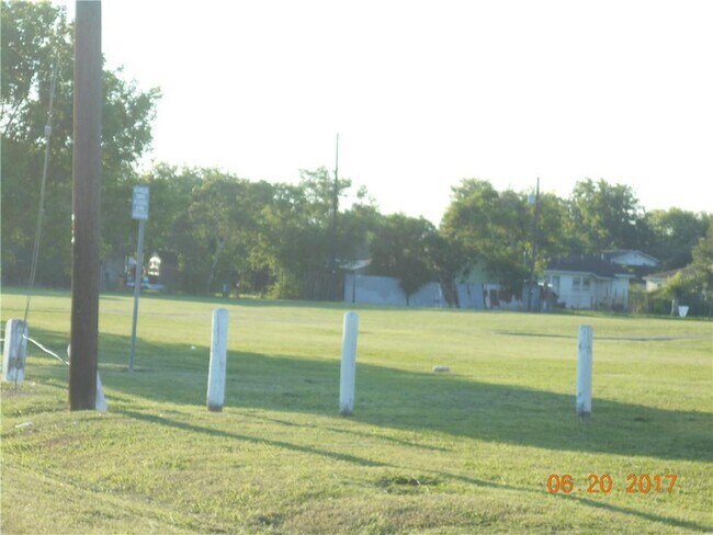 Building Photo - 3026 Sunnybrook Rd