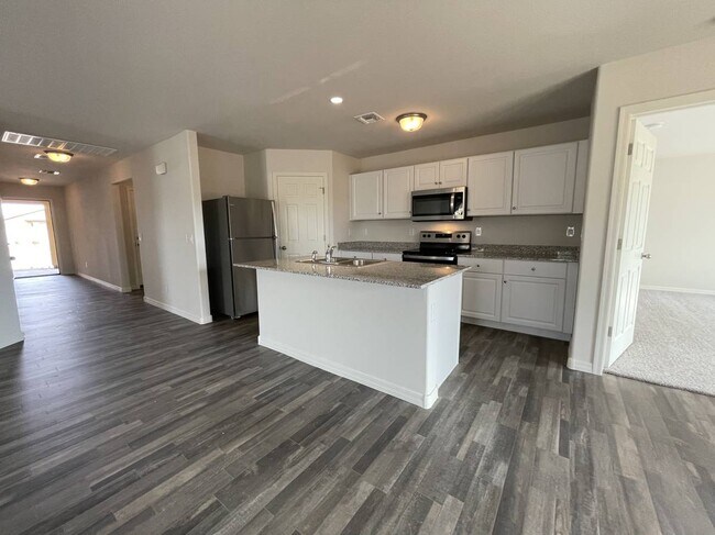 Building Photo - 1039 W Seminole Dr