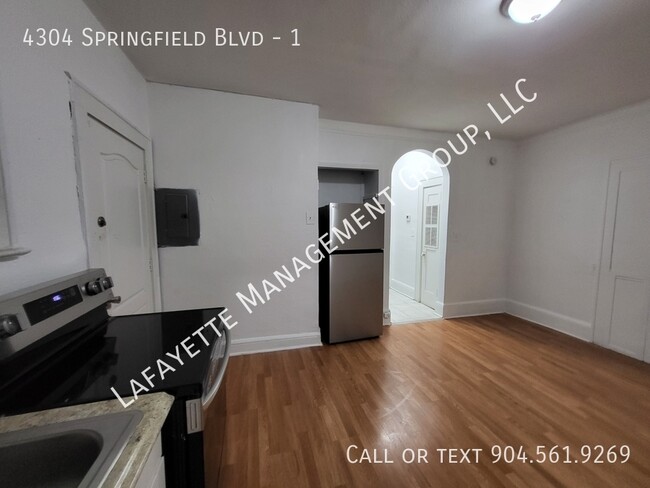 Foto del edificio - 4304 Springfield Blvd