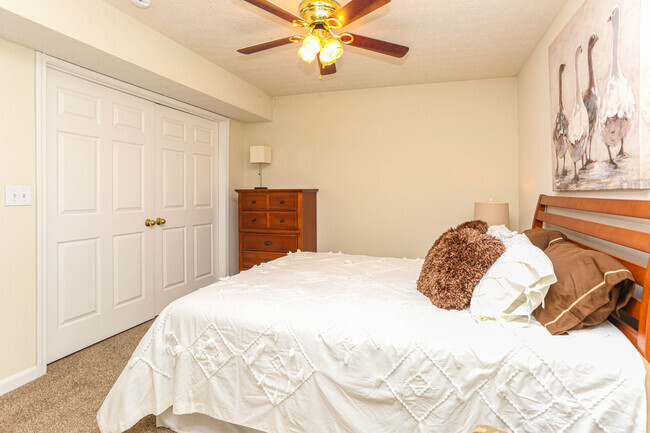 1BR, 1BA - Bedroom - Willow Oaks Apartments