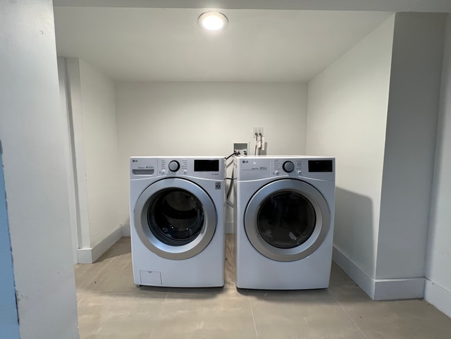 front load washer dryer - 842 Belmont Ave