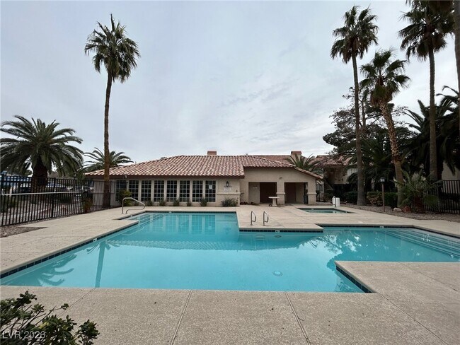 Foto del edificio - 6500 W Lake Mead Blvd