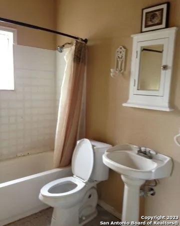 Foto del edificio - 1113 Rivas St