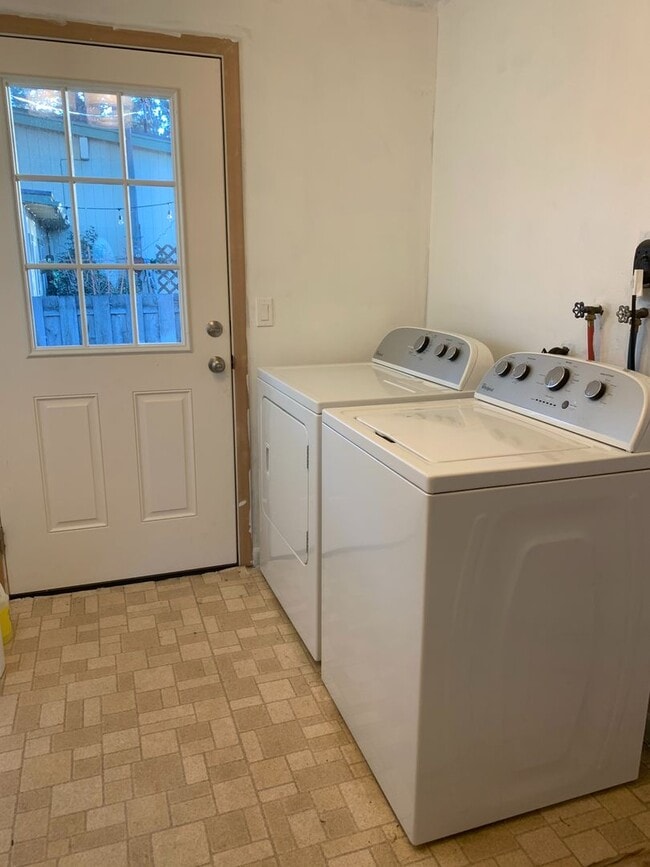 Foto del edificio - Home in SE Bend Shor Term Rental