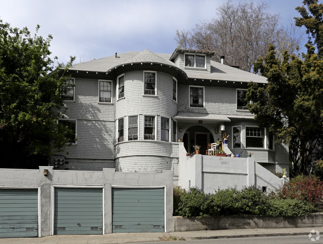 Building Photo - 3001 Park Blvd