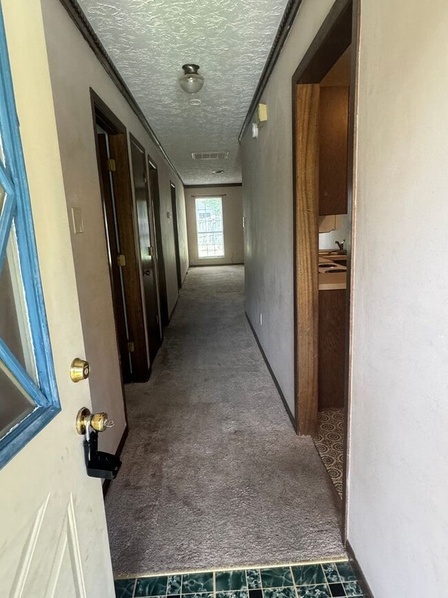 Building Photo - Knoxville 37931 - 2 bedroom home with fenc...