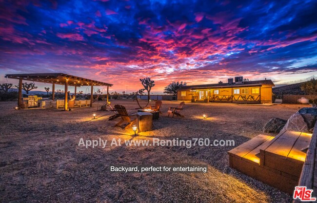 Foto del edificio - Updated 3 Bed 2 Bath Home on 2.5 Fenced In Acres with paid SOLAR PANELS!!