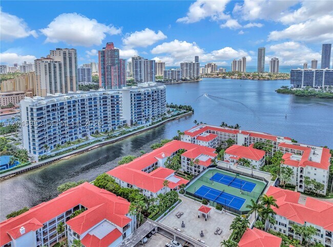 Foto del edificio - 3245 NE 184th St