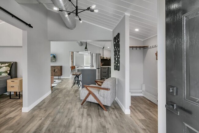 Building Photo - Private Fully Furnished ADU available in B...