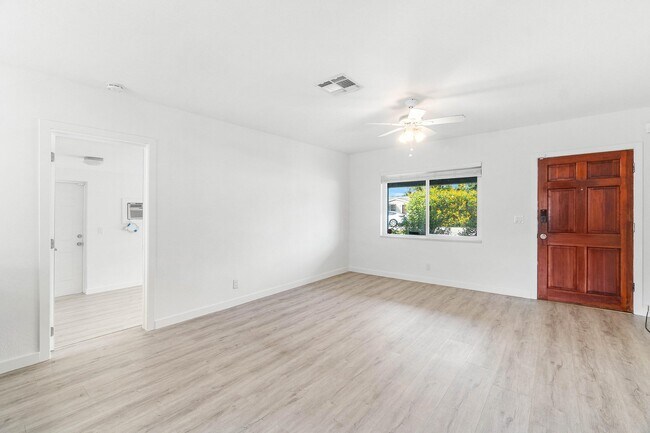 Foto del edificio - 5068 Sunrise Blvd