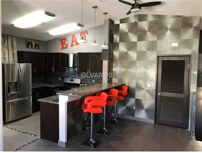 Building Photo - 9339 Square Dance Pl