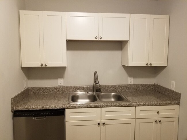 Building Photo - 5907 Lone Oak Dr SW