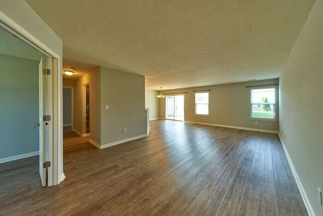 Foto del edificio - 3 Bedroom 2 Full Bath in Beautiful Avon Ne...