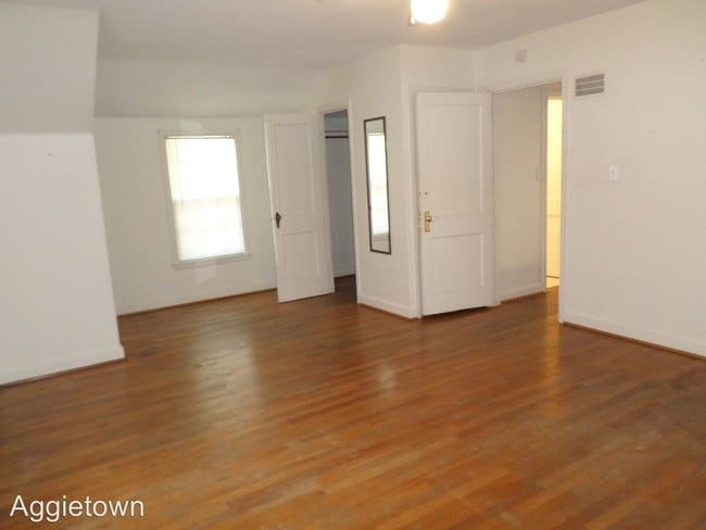 Building Photo - 804 Laramie St