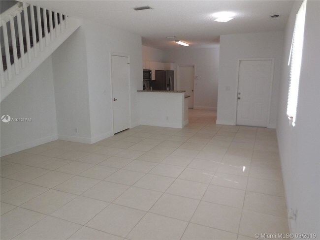 Building Photo - 2090 Madeira Dr