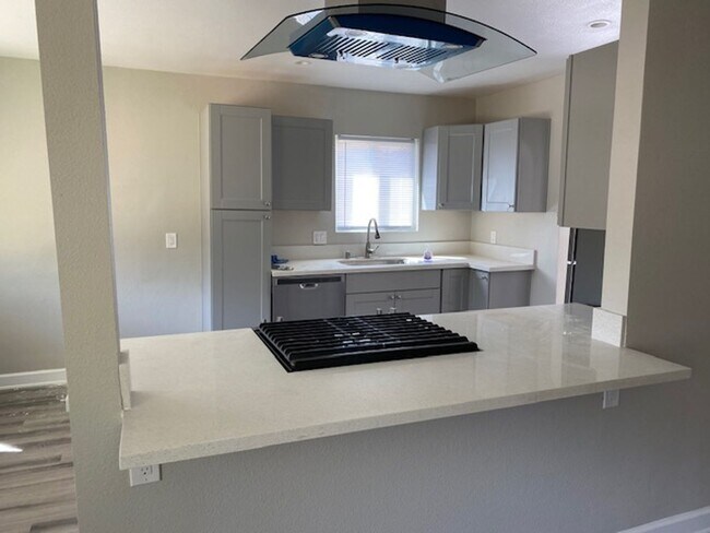 Building Photo - New remodeled 2 bedroom 1 bath Beautiful, ...