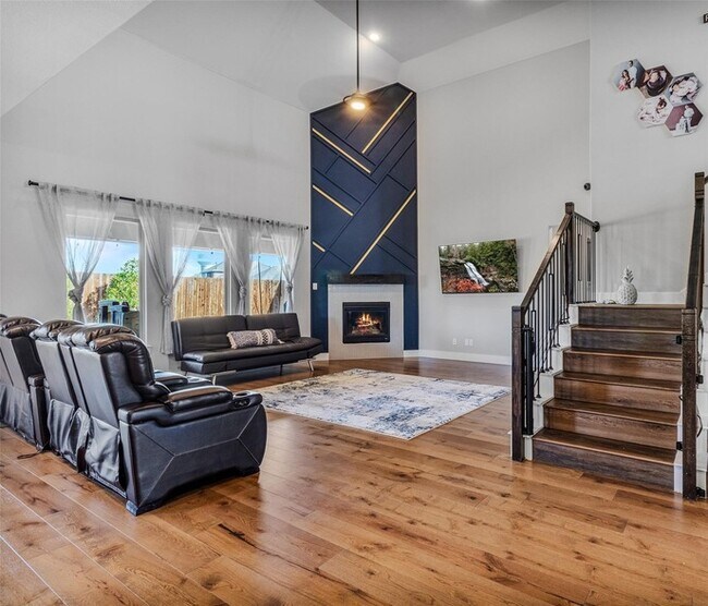 Building Photo - 1600 Cedar Crest Dr