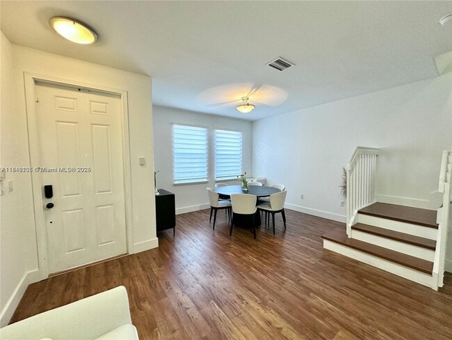 Foto del edificio - 5620 NW 107th Ave