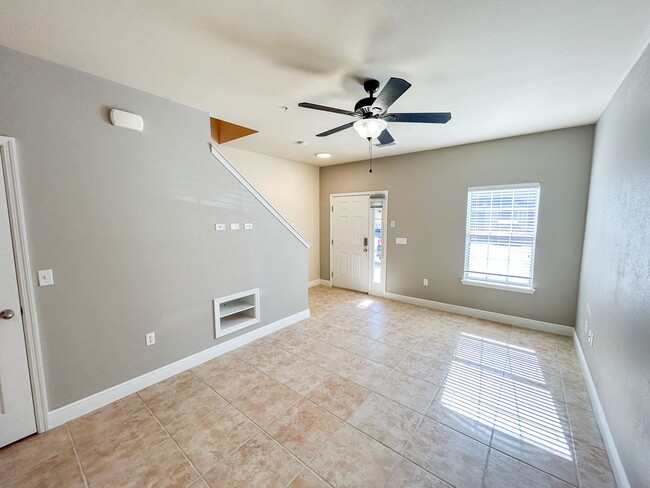 Building Photo - Chase Hollow #64