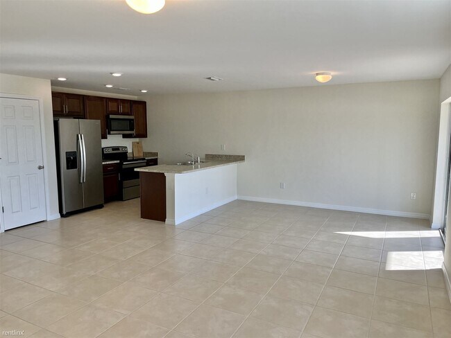 Foto del edificio - 4 br, 2 bath House - 4018 Northeast 9th Av...