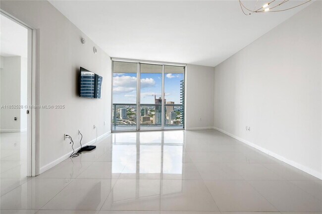 Building Photo - 465 Brickell Ave