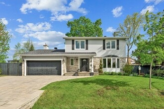 Building Photo - 244 Av. Bolton