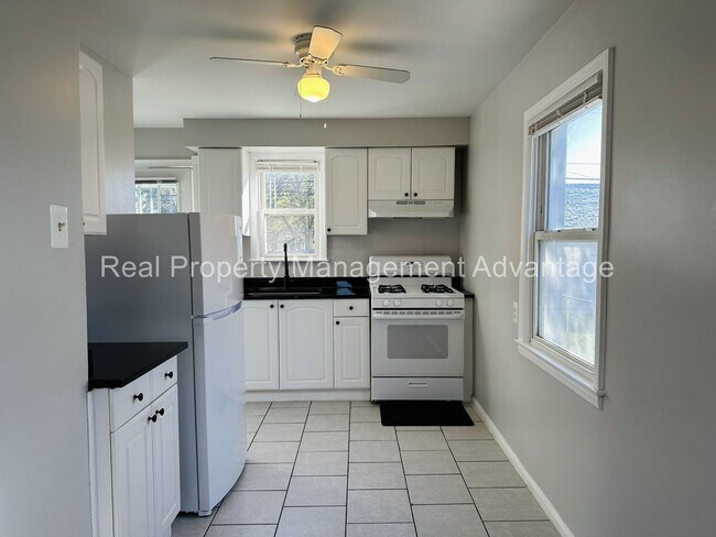 Foto del edificio - 21012 Beechwood Ave